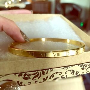 Gold Roman Numeral Bracelet